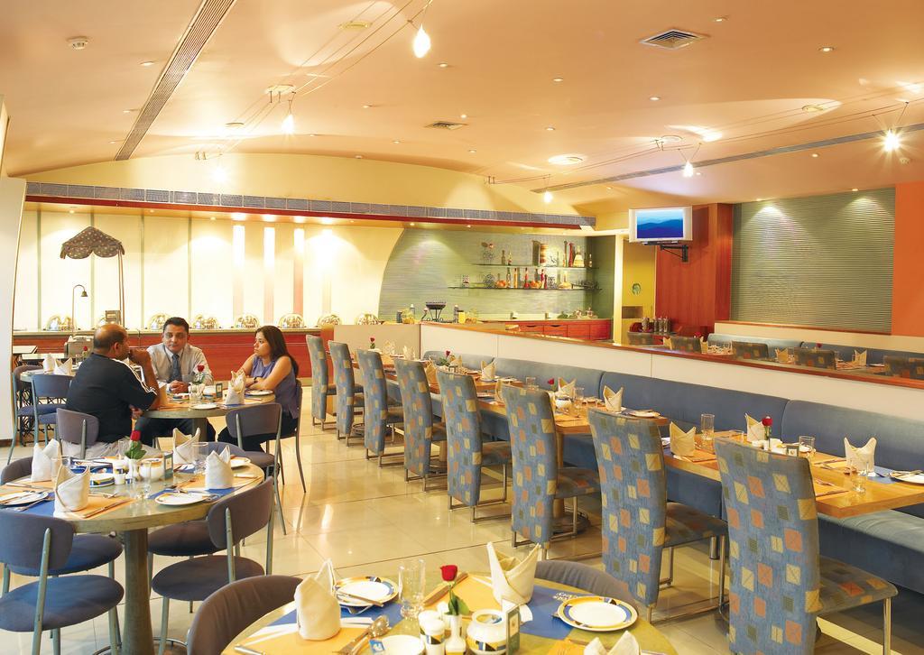 Sun-N-Sand Poona Restaurant foto